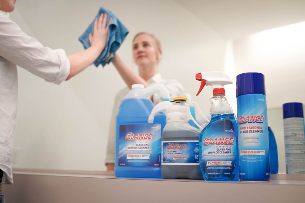 CBD539629_GLANCE_POWERIZED_PROFESSIONAL_GLASS_SURFACE_CLEANER_4X1GAL_79842.jpg